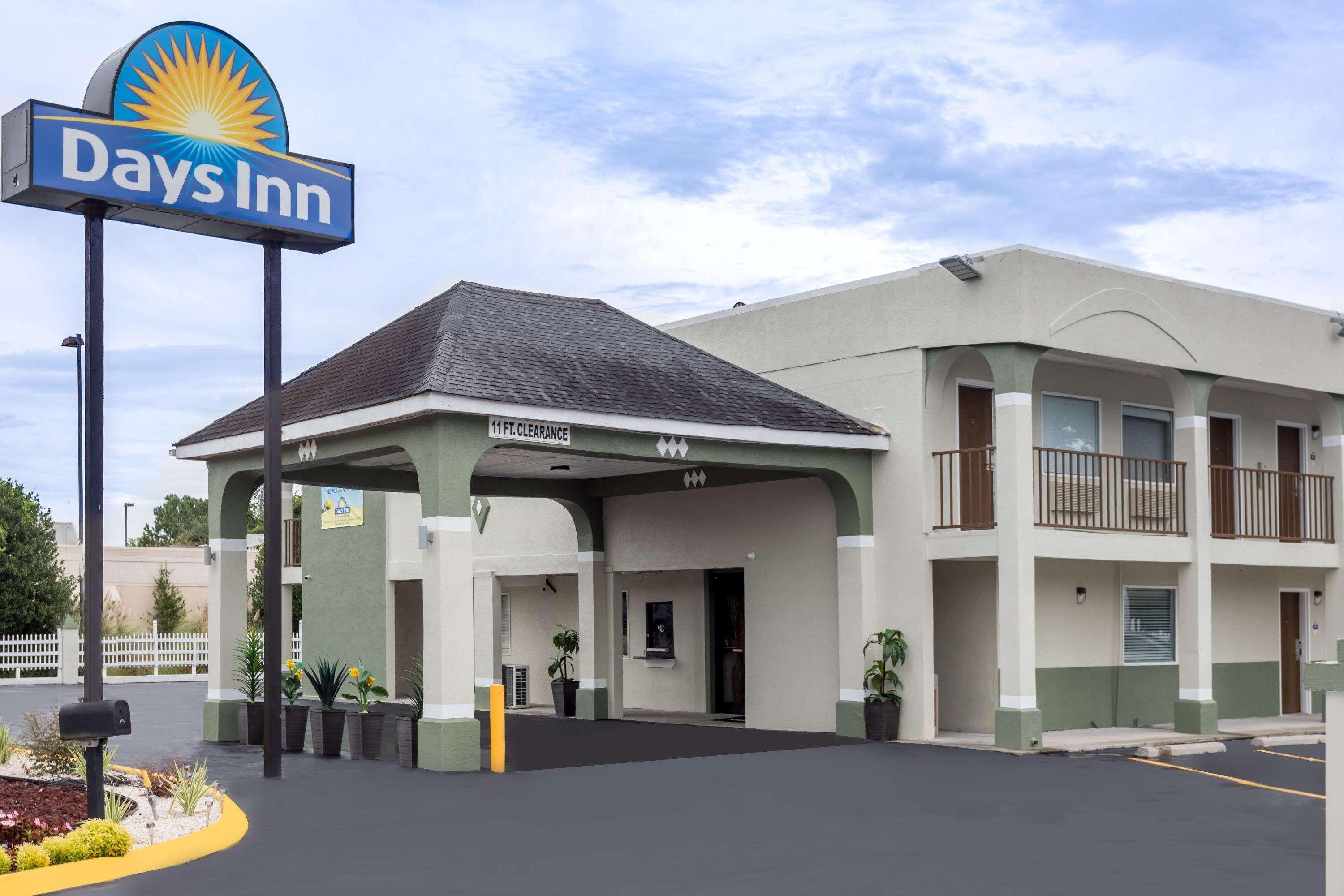 Days Inn By Wyndham Goose Creek North Charleston Exterior photo