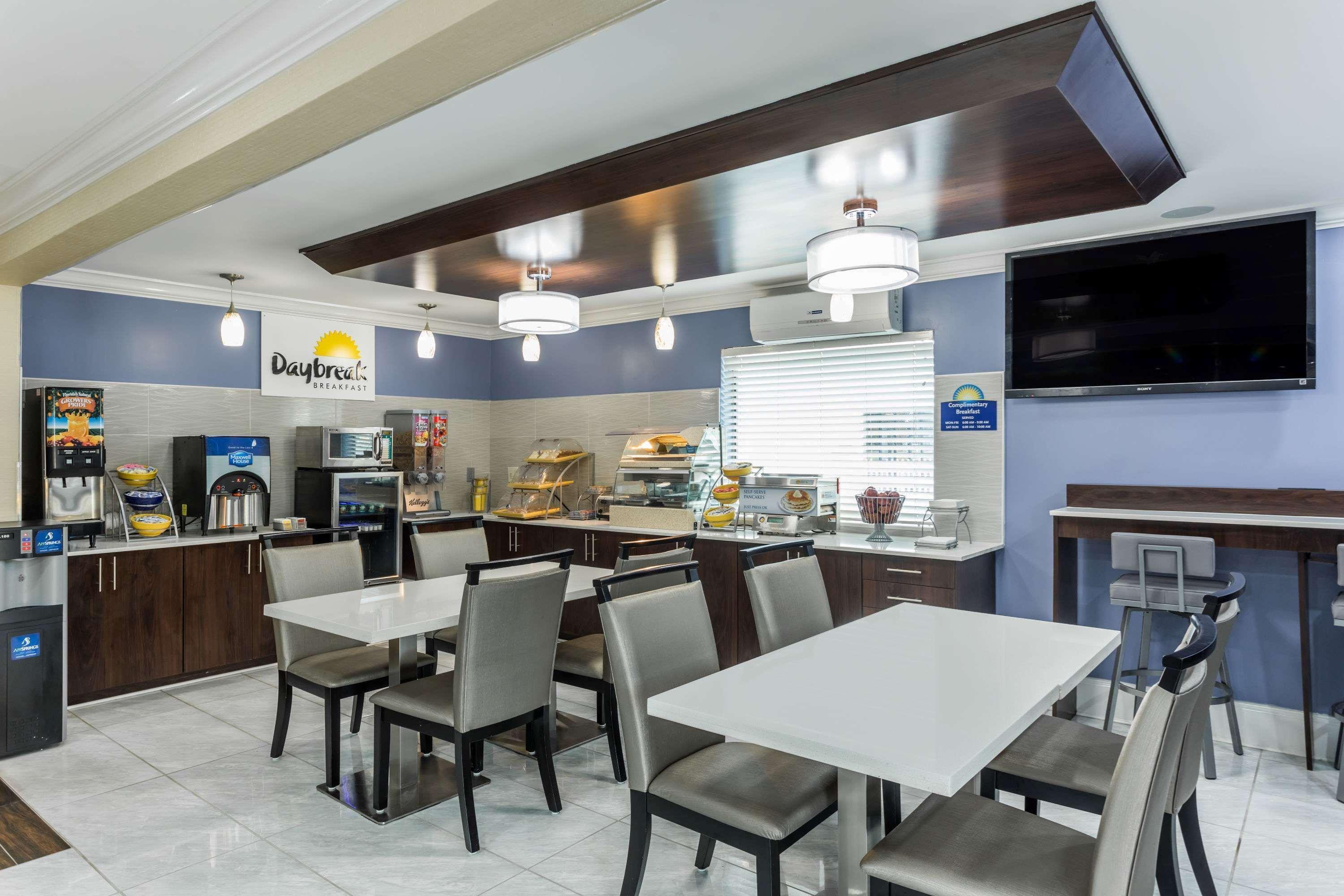 Days Inn By Wyndham Goose Creek North Charleston Exterior photo